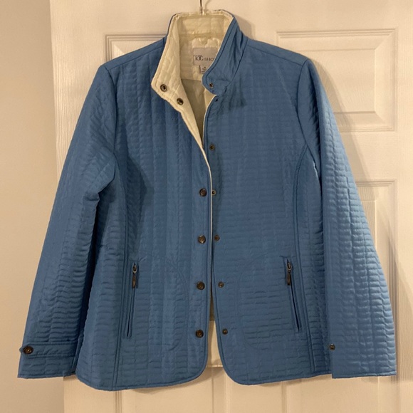 The Tog Shop Jackets & Blazers - The TOG Shop Quilted Jacket color blue excellent condition size M